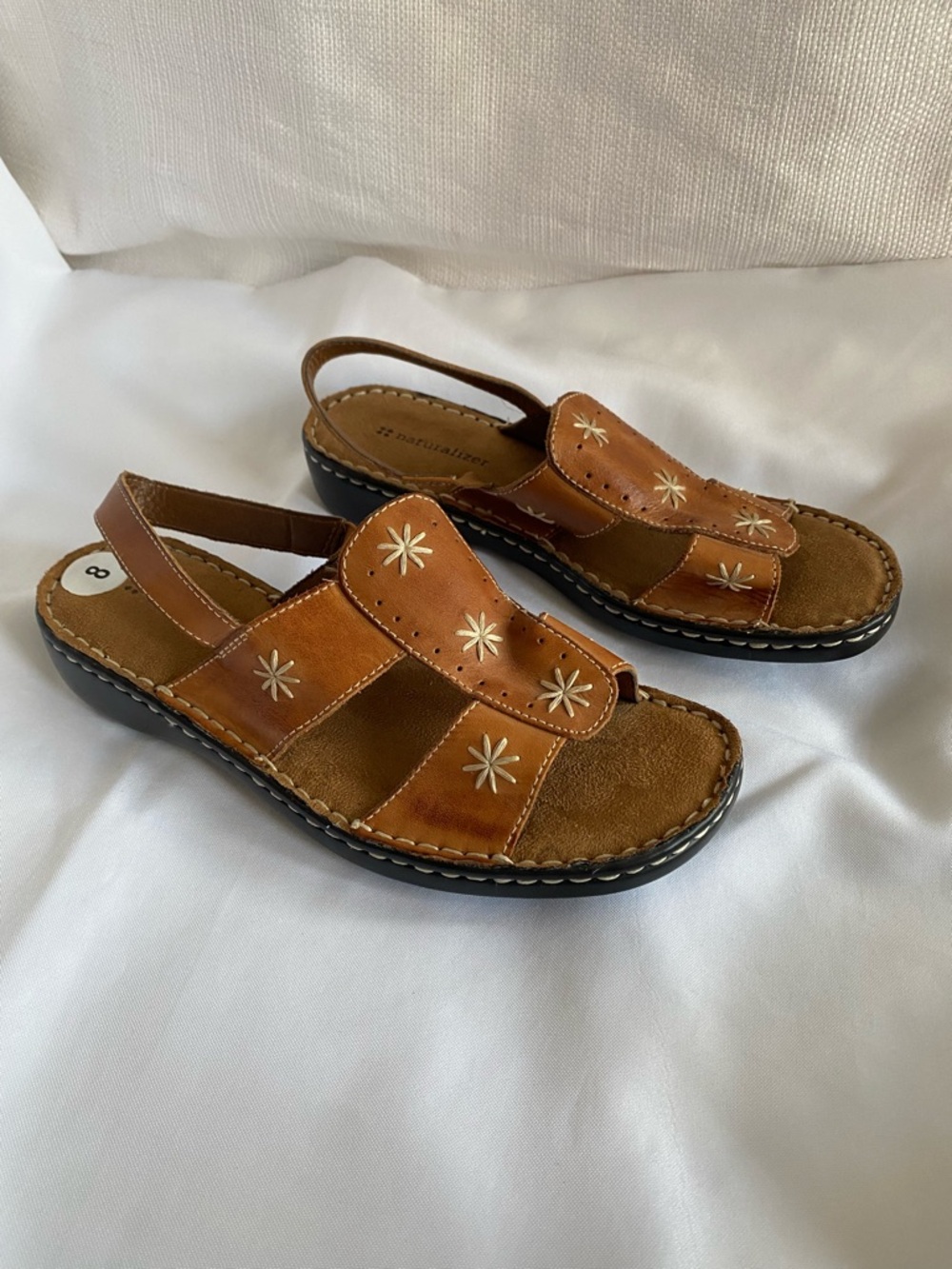 Naturalizer "Chavaro" Womens Sandal Sz 8M Elastic Strap Walking Comfort Hawaiian - Picture 2 of 12